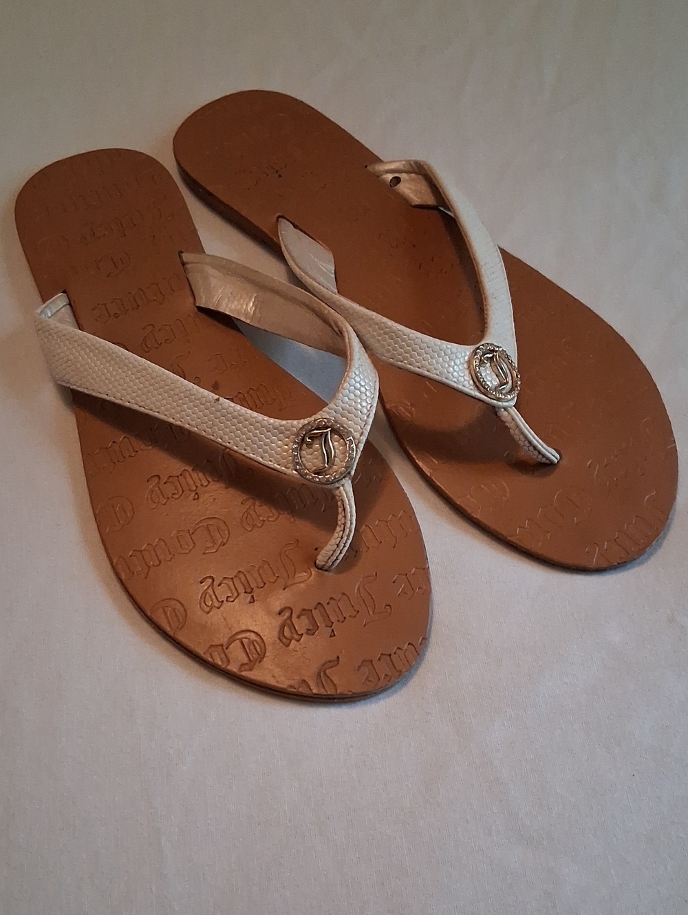 Juicy Couture Debossed Sole Flip Flops Sz. 8½